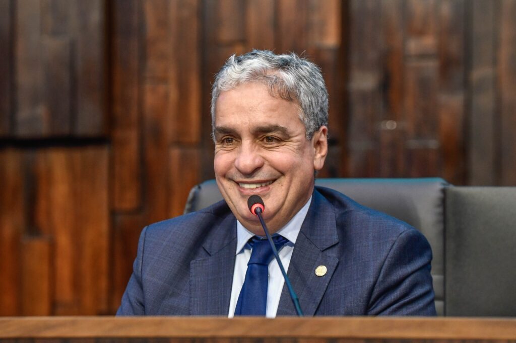 André Ceciliano quer voltar à presidência da Alerj