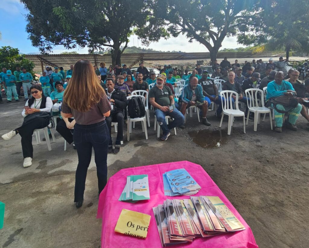 Saquarema realiza palestra sobre combate ao tabagismo para servidores da limpeza