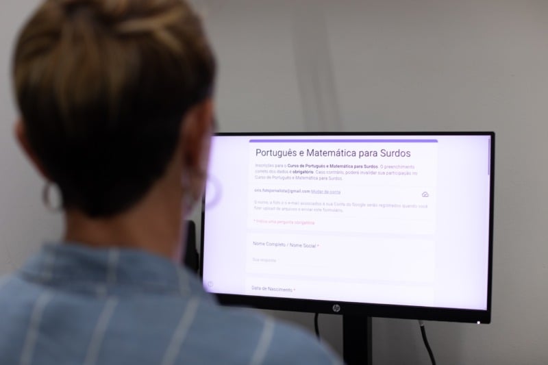 Volta Redonda oferece cursos para pessoas surdas