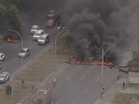 Barricadas, tiros e medo: uma criança não merece viver isso
