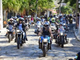 Encontro motociclístico feminino movimenta Búzios
