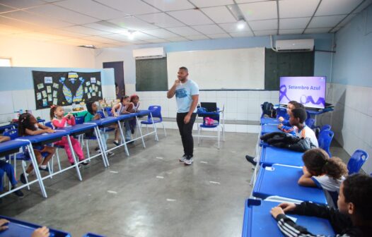 Escola de Nova Iguaçu ensina Libras a cerca de 500 alunos