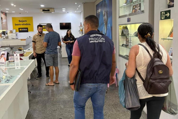 Procon Campos orienta consumidores em dias de chuva