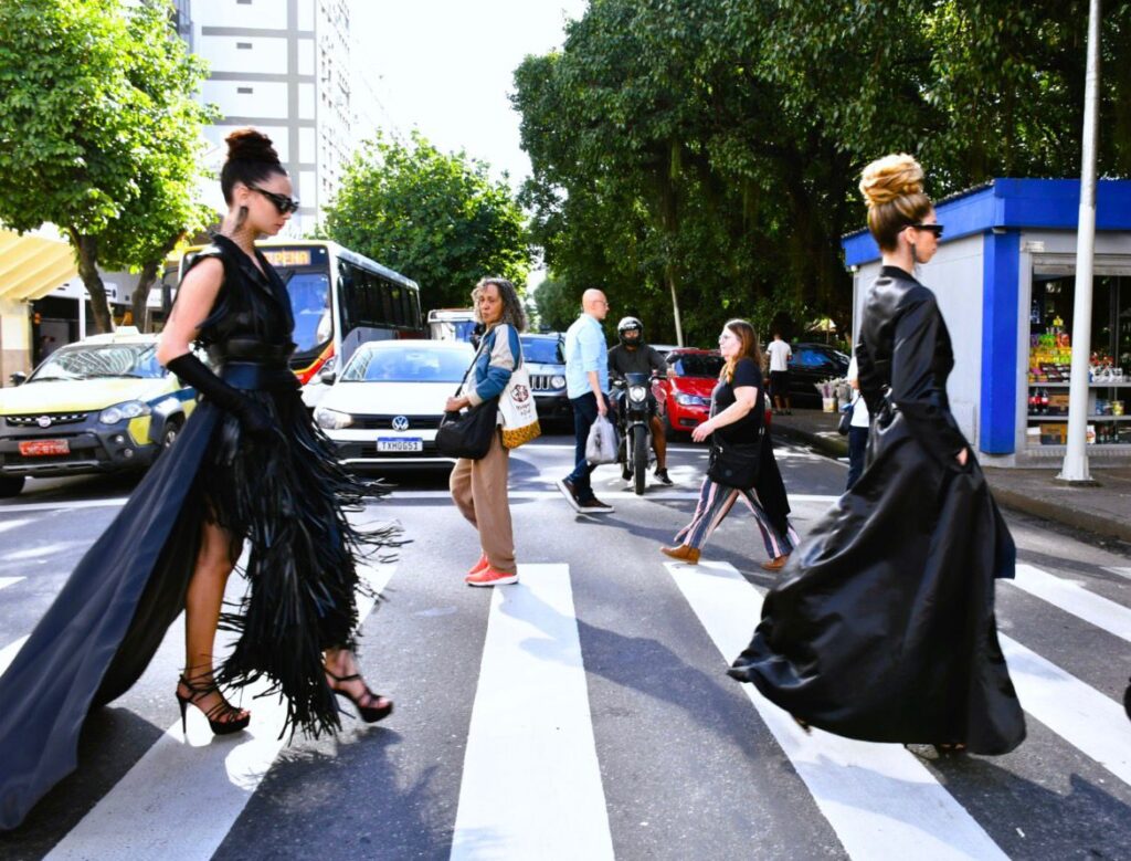 Rio Off Club promove desfile em Ipanema