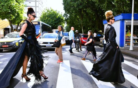 Rio Off Club promove desfile em Ipanema