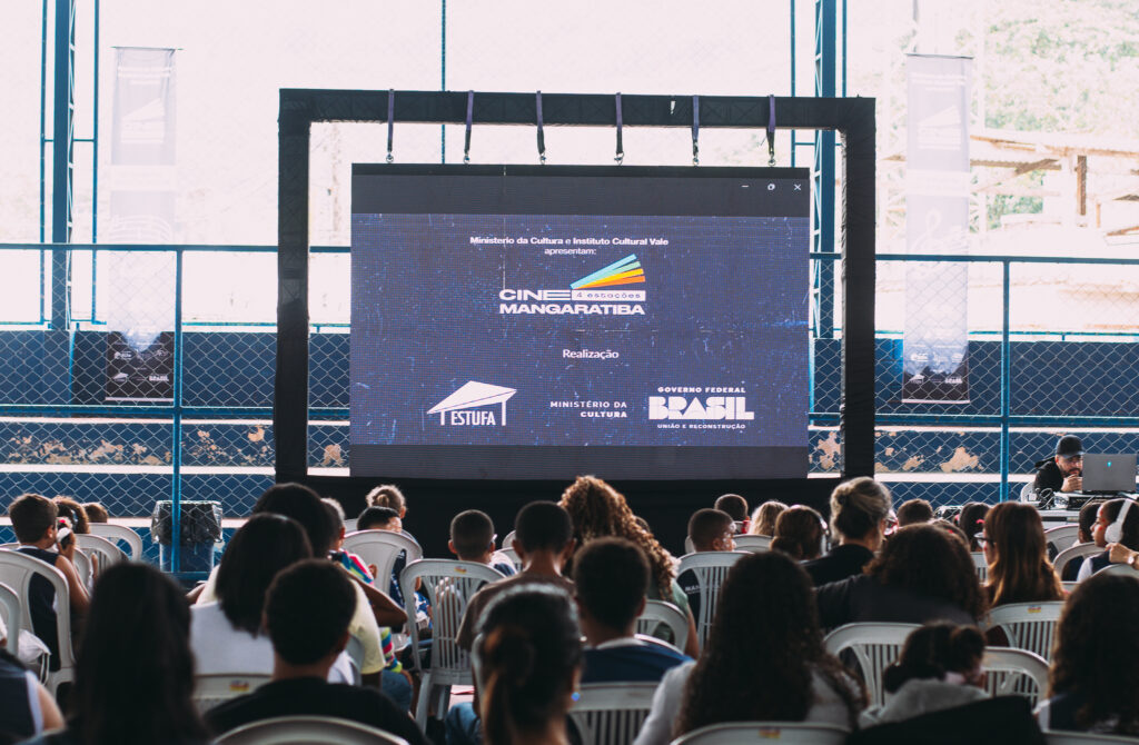 Cine 4 Estações Mangaratiba reúne 347 crianças em Itacuruçá