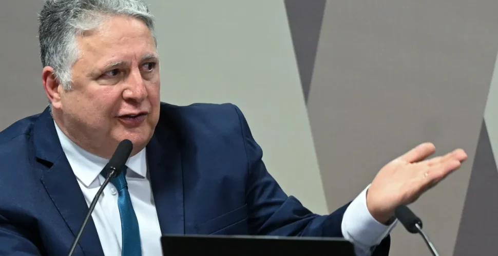 Garotinho desiste de recurso e Ruas pode vencer no primeiro turno