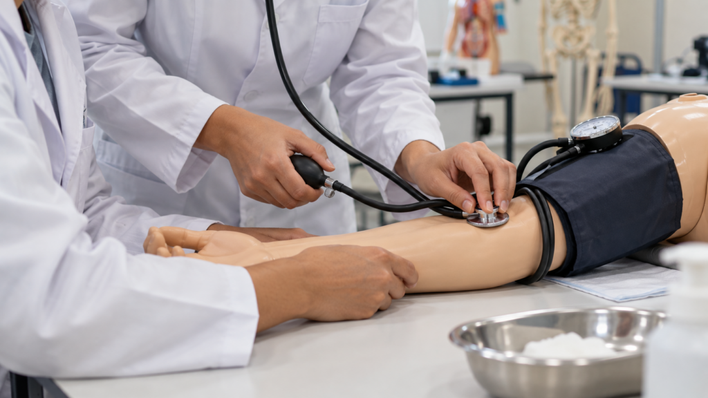 Nova Friburgo abre seleção para 30 vagas em curso de Enfermagem