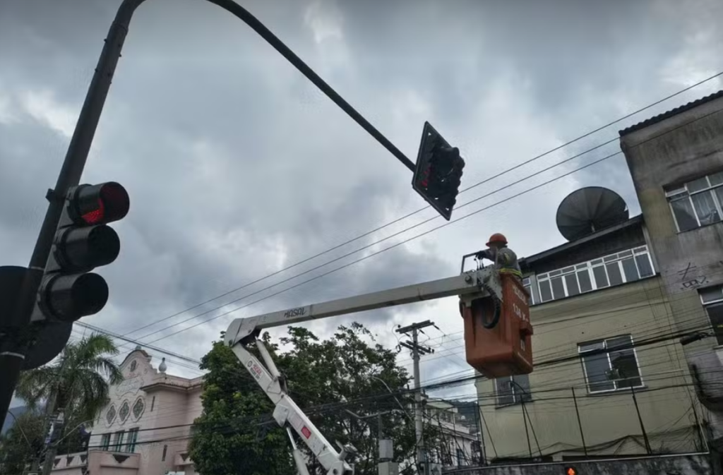 Teresópolis começa a instalar semáforos inteligentes